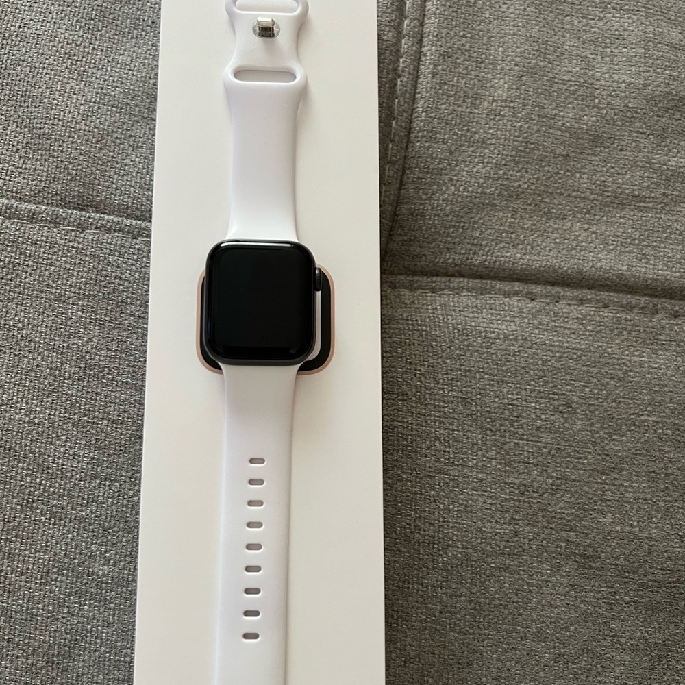 ❌ SOLD ❌ Apple Watch Series 5 40 mm